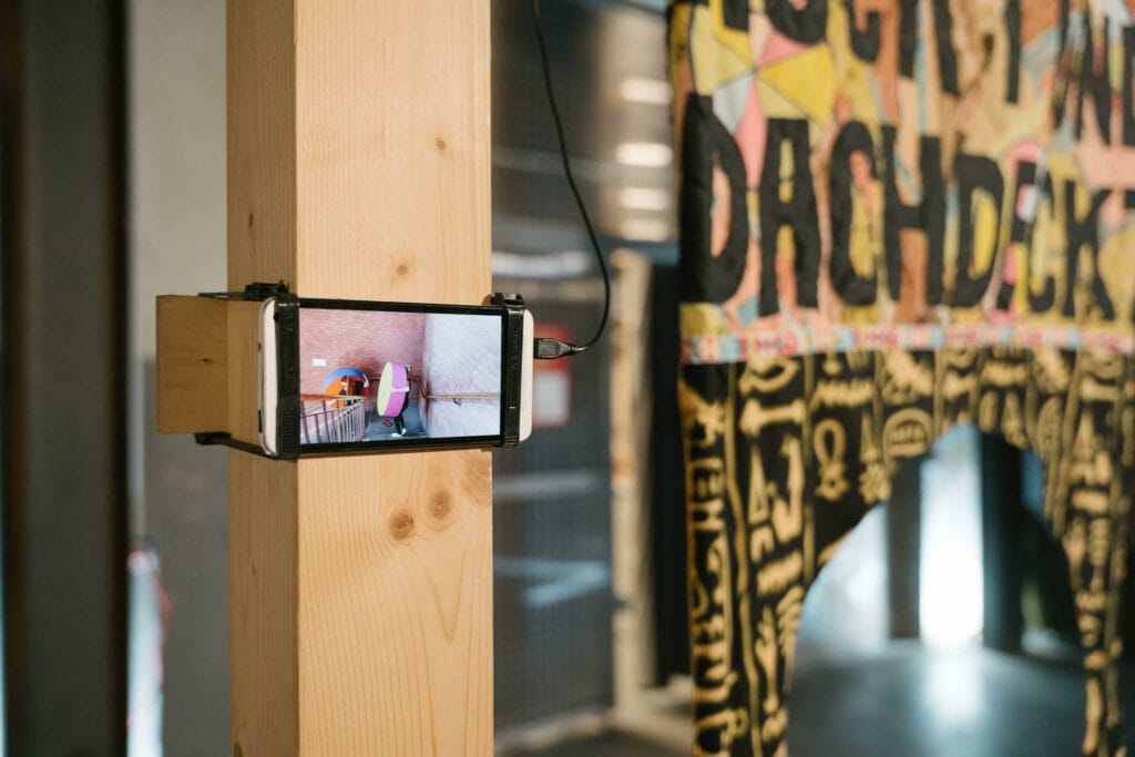 « À la limite » vidéo _This is what we came for » Anna Byskov et Hannah Kindler@ Alex Flores